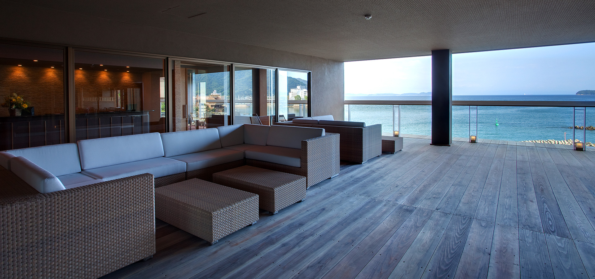 空と海の絶景から始まる花季での休日