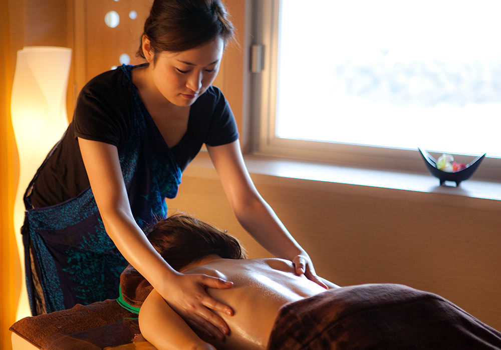 眼前の海を眺めながら洲本温泉を満喫