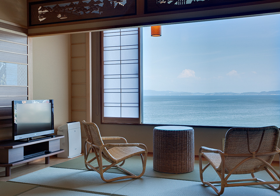 紀淡海峡が一望できる居心地の良い客室