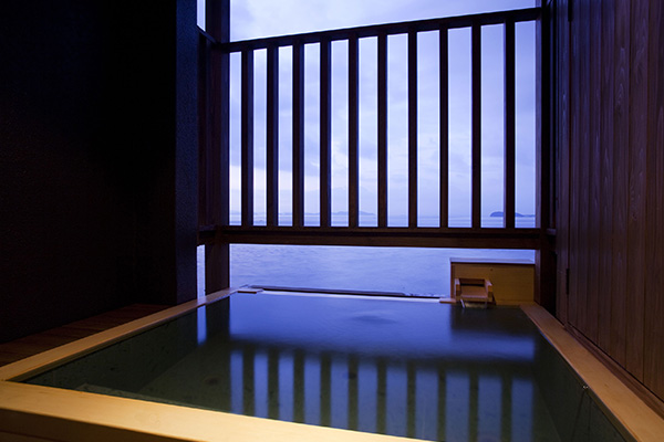 紀淡海峡が一望できる居心地の良い客室