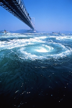 【秋の大潮】1年の中で最も大きくなる世界最大級の渦潮 〜うずしおクルーズ（ジョイポート南淡路）