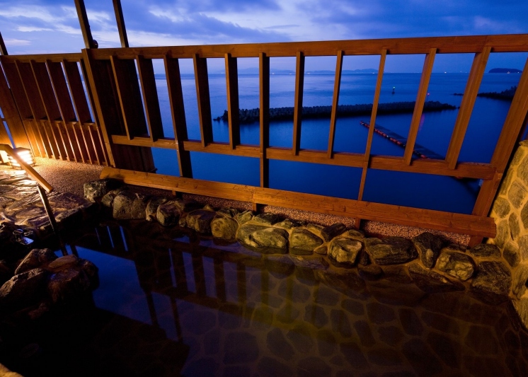 紀淡海峡を一望する展望浴苑「風の音・波の音」露天風呂