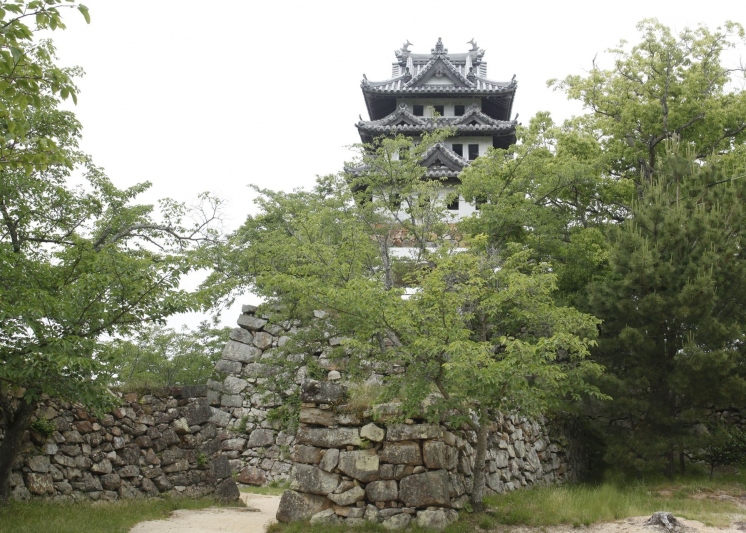 【洲本城跡】展望台からは大自然と海景の大パノラマが広がっています