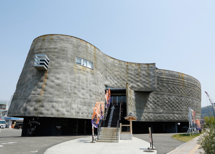 【淡路人形浄瑠璃館】500年の歴史を持つ伝統芸能・淡路人形浄芝居を毎日上演する全国でも珍しい常設館