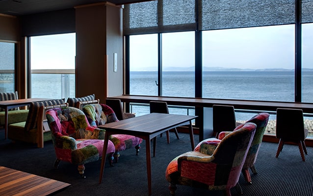 海辺のカフェで一息